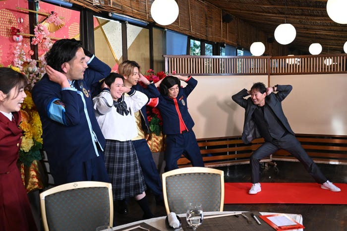 小芝風花、盛山晋太郎、やす子、増田貴久、岡村隆史、中居正広(C)日本テレビ