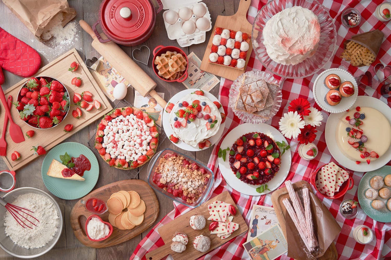 苺デザートビュッフェ「ガールズスイーツキッチン」お台場で、赤白のギンガムチェックがモチーフ