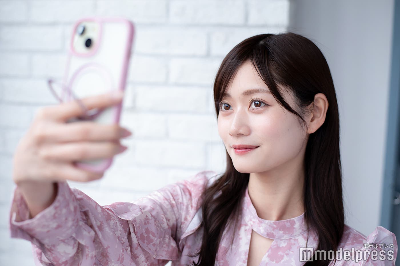 自撮りにもぴったり(C)モデルプレス