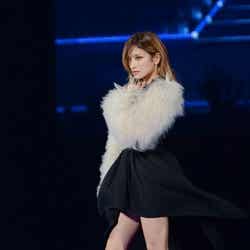 「WWD MIX SHOW」ステージに登場したローラ
