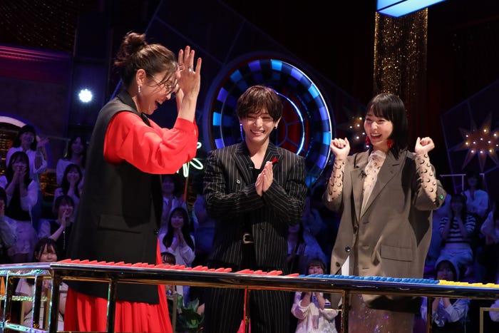 水野美紀、山田涼介、木南晴夏(C)フジテレビ