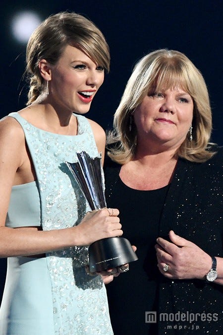 テイラー・スウィフトと母アンドレアさん/photo:Getty Images