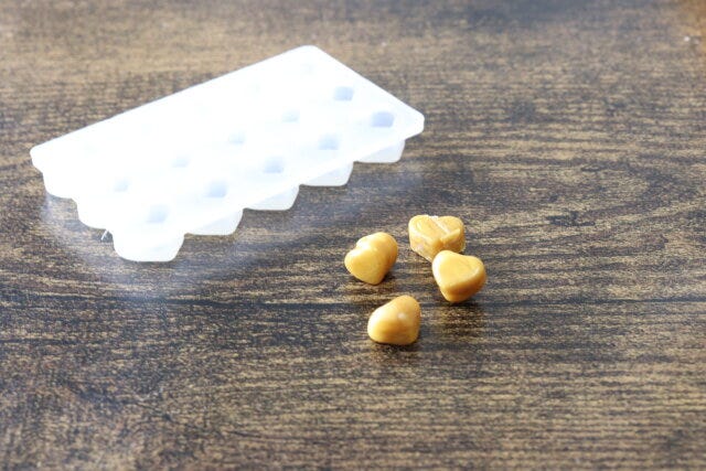 セリア シーリングワックス用シリコーン型 セリアのシーリングワックス用シリコーン型は余ったワックスでかわいい形が作れる