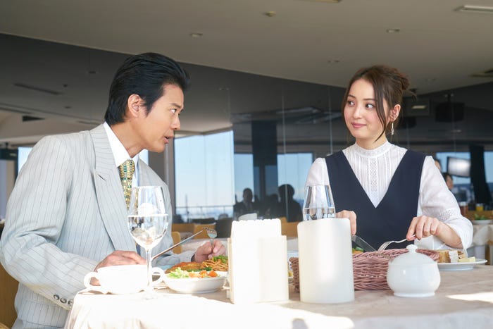 唐沢寿明、佐々木希(画像提供:Hulu)