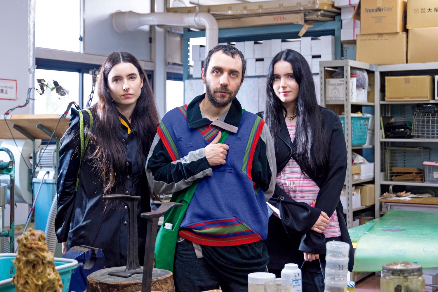 キコ・コスタディノフとローラ＆ディアナ・ファニング／写真：土屋純（文化出版局）