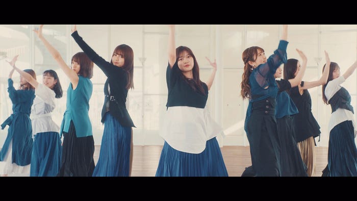 乃木坂46「滑走路」MVより(画像提供:ソニー・ミュージック)