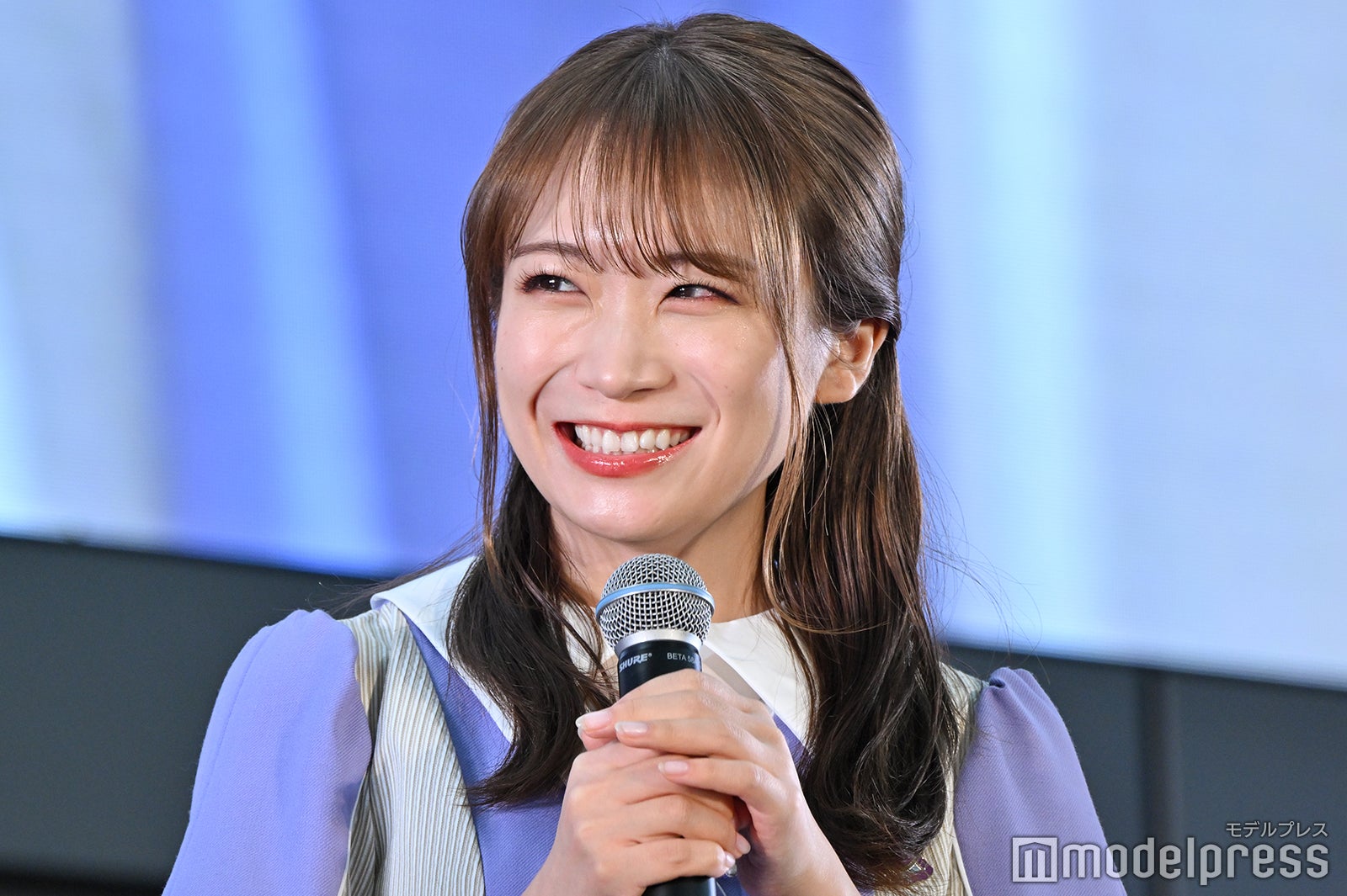 秋元真夏、生田絵梨花＆若月佑美と“乃木坂46公式お兄ちゃん”バナナマン