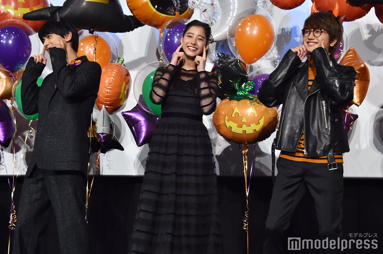 “トリコダンス”を踊った（左から）吉沢亮、新木優子、Nissy （C）モデルプレス