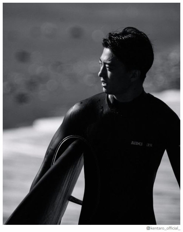 伊藤健太郎、プライベートのサーフィンショット公開「写真集の1枚かと思った」「自然体でカッコいい」の声