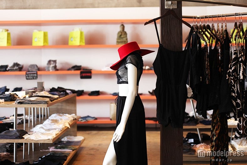 ビーチの似合う女性に！LAでワンランク上のオシャレアイテムをGET／画像提供：「Planet Blue（プラネットブルー）」【モデルプレス】