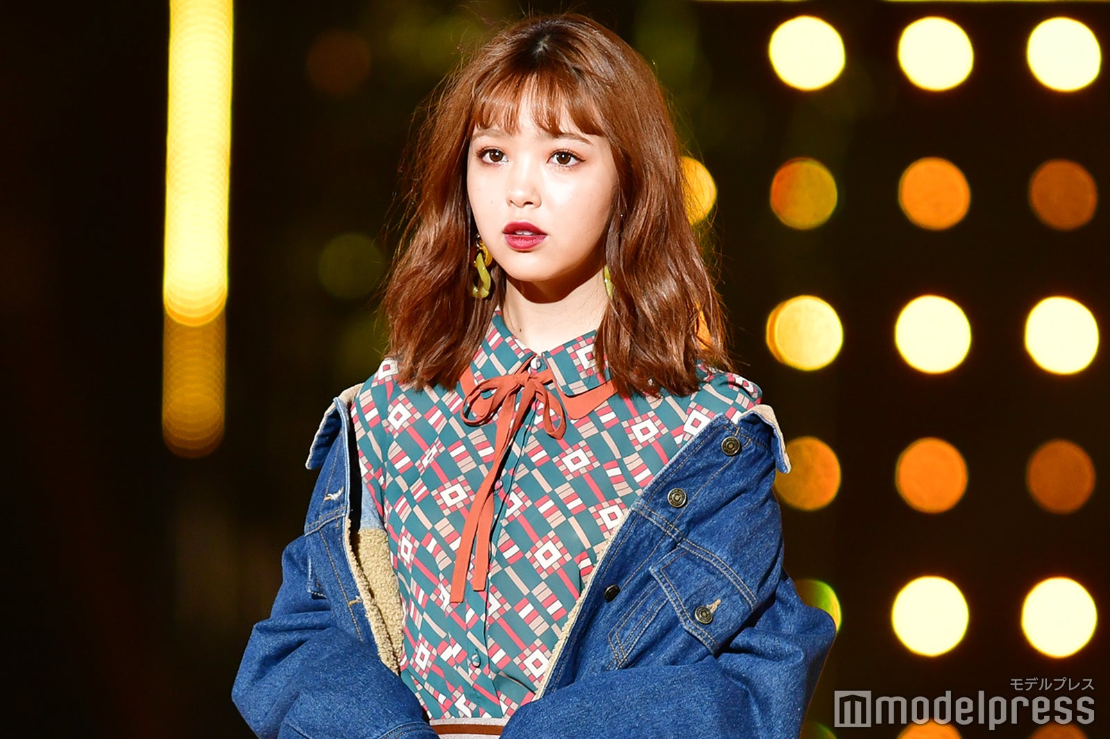 藤田ニコル、ミニスカで美脚披露 ネオヴィンテージスタイル着こなし＜TGC2018A／W＞