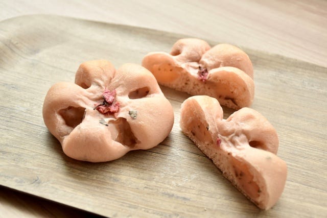 さくらが香る新作パン3種が登場♡