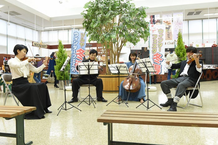 松たか子、松田龍平、満島ひかり、高橋一生「カルテット」第1話より(C)TBS