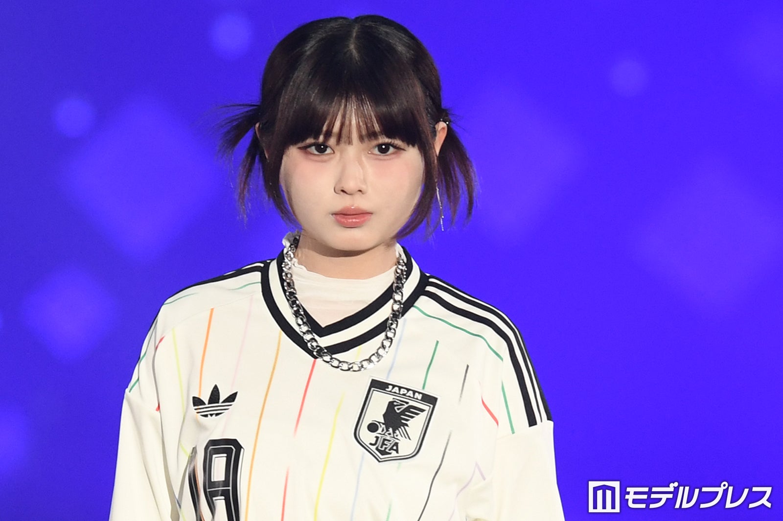「今日好き」おひなさま（長浜広奈）、ユニフォームトップスでクールに登場 ウィンクも披露【サツコレ2026S/S】