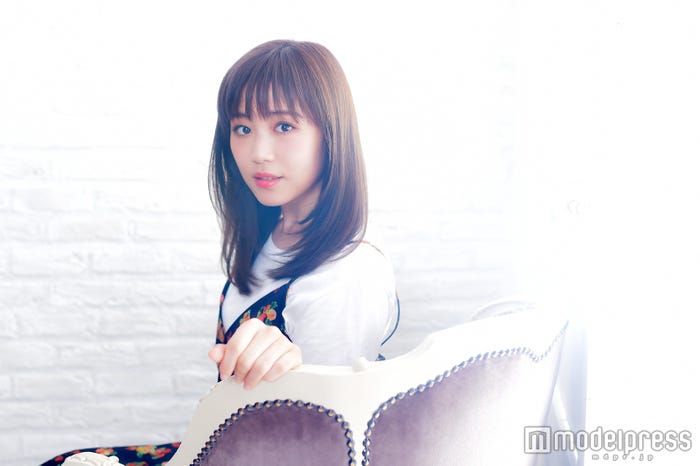 鷲尾伶菜(C)モデルプレス