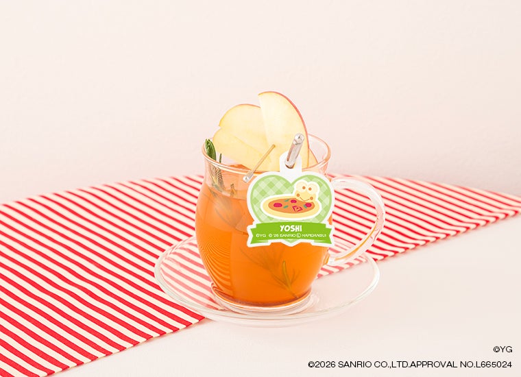 ホットシナモンアップルティー　税込990円（C）2026 SANRIO CO., LTD. APPROVAL NO. L665024 （C）YG. All rights reserved.