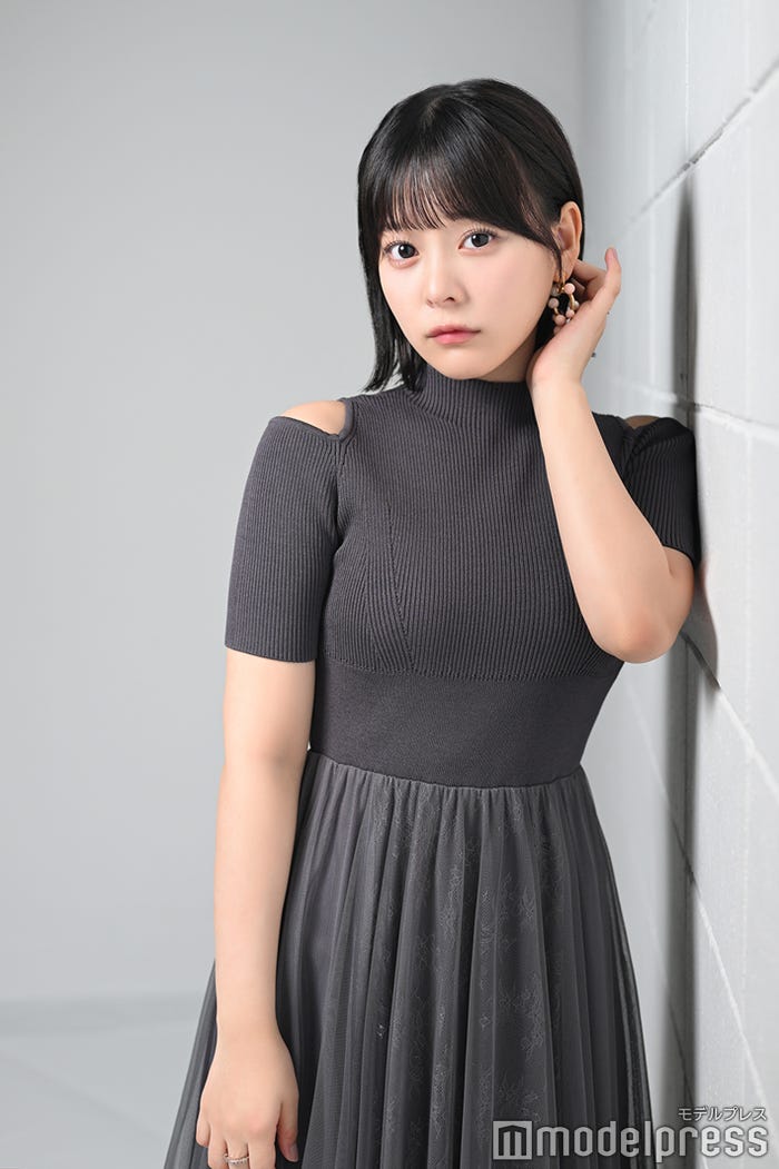 齊藤なぎさ/【ヘアメイク】夢月(Three PEACE)【スタイリスト】佐藤奈津美【衣装】ワンピース:マーキュリーデュオ、リング:イー・エム、シューズ:ランダ(C)モデルプレス