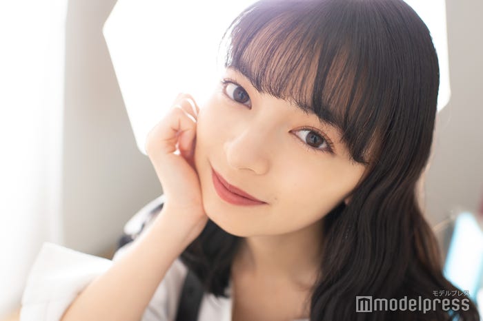 上國料萌衣(C)モデルプレス