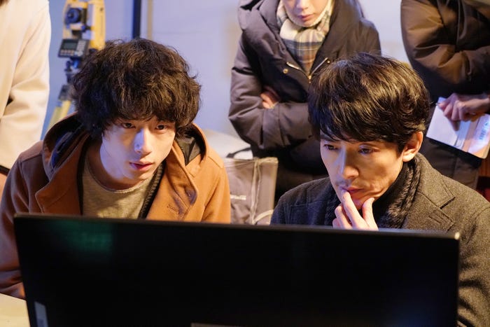 坂口健太郎、藤木直人/「イノセンス~冤罪弁護士~」第2話より(C)日本テレビ