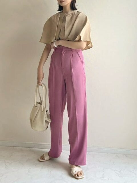 カラーパンツ　コーデ　夏