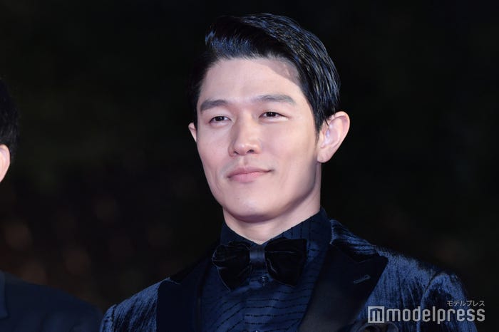 鈴木亮平 (C)モデルプレス