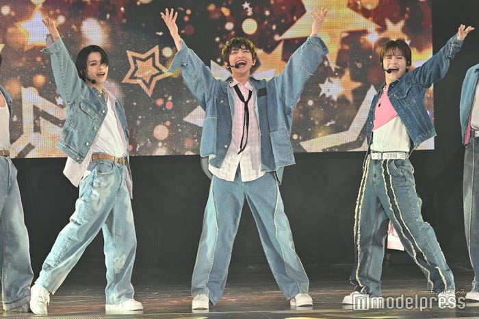 全身全霊で輝き放つ織山尚大、川崎皇輝、北川拓実「GirlsAward 2024 S/S」パフォーマンスステージより(C)モデルプレス