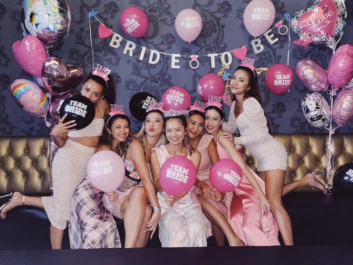 結婚式前夜に友人たちが行ったサプライズパーティー(提供写真)