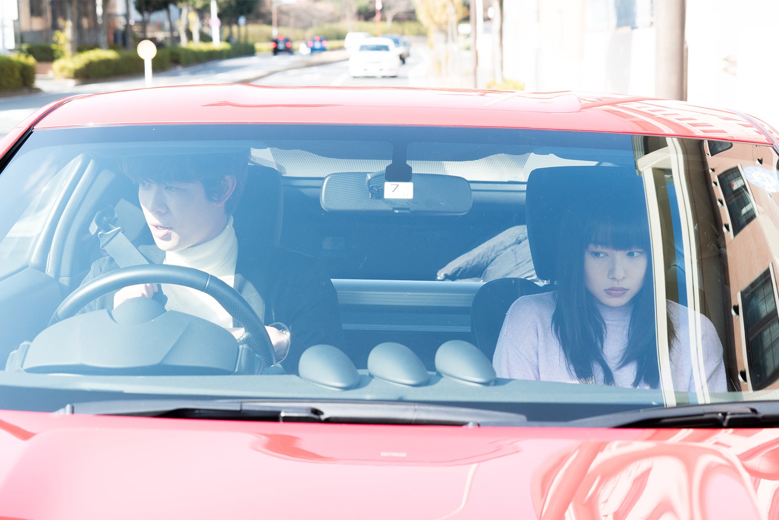 宮沢氷魚、桜井日奈子／「僕の初恋をキミに捧ぐ」第4話より（C）テレビ朝日