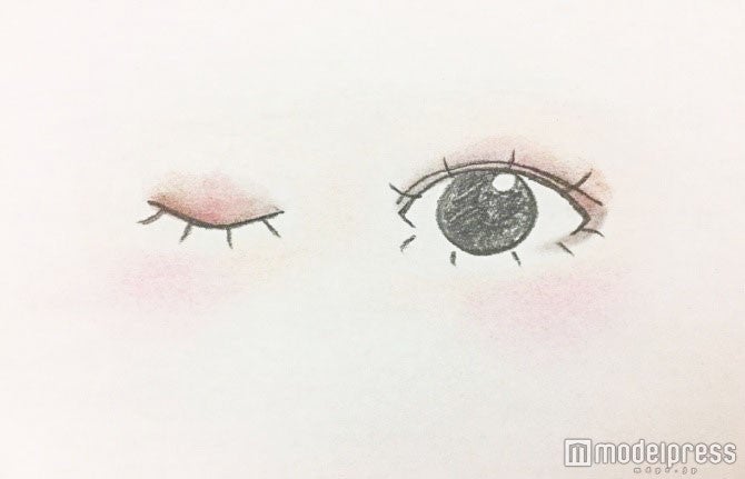 派手見えしちゃう二重さんにピッタリな塗り方は？／イラスト：Cecil Inoue（C）モデルプレス