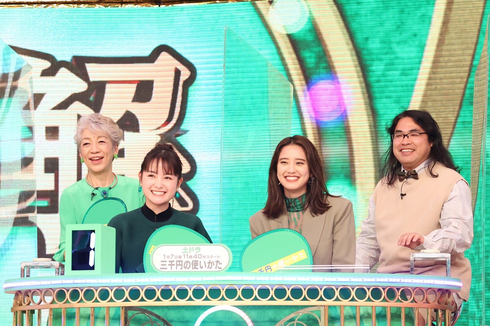 （前列左から）葵わかな、山崎紘菜（後列左から）中尾ミエ、中岡創一 （C）フジテレビ