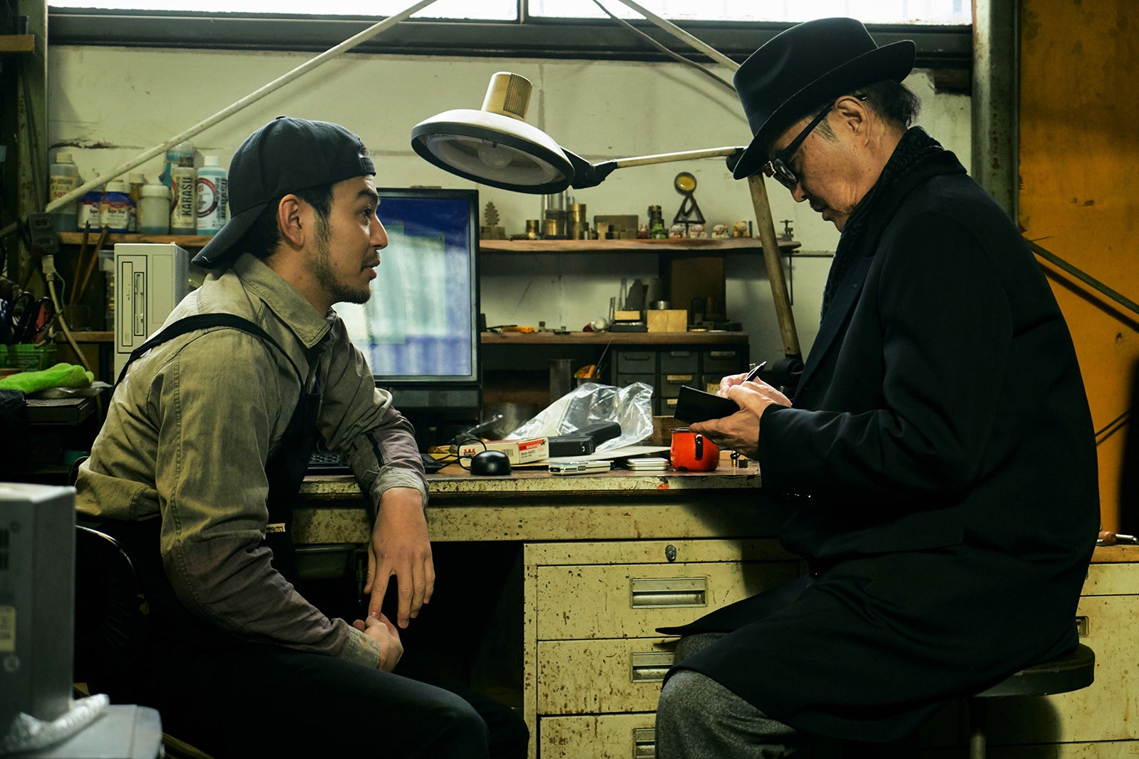 妻夫木聡、石橋蓮司（C）2019「一度も撃ってません」フィルムパートナーズ