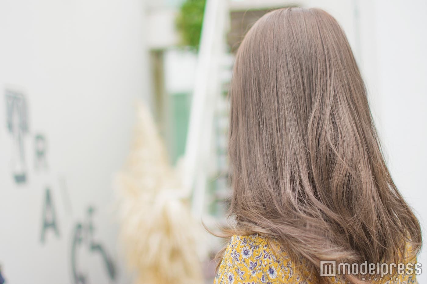 バックアングルから(C)モデルプレス