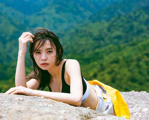 櫻坂46小林由依、インナー姿でワイルドな一面 ヘルシーな色気&かっこよさ披露<意外性>