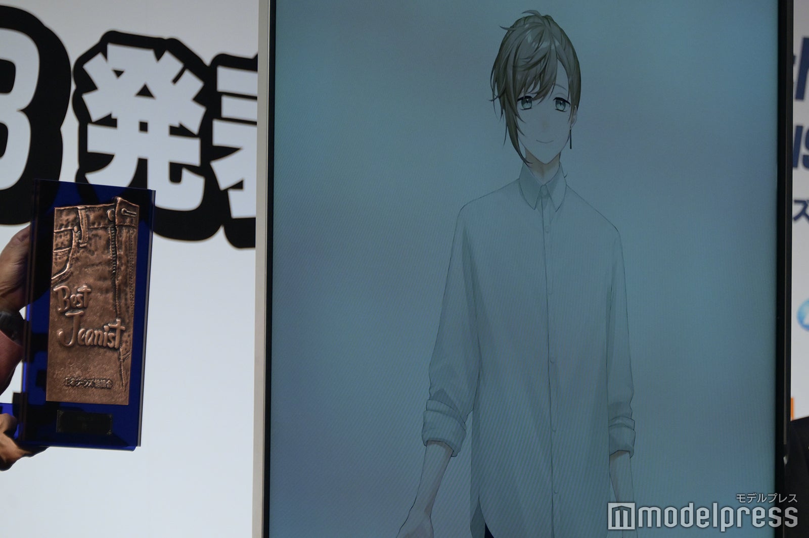 モニターで登壇した叶（C）モデルプレス
