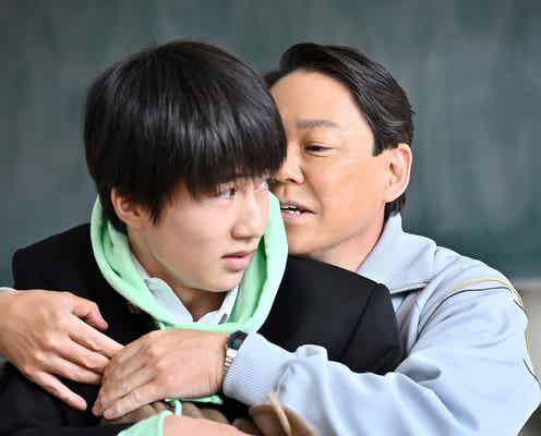 「不適切にもほどがある!」初回から2度の注釈テロップ “不適切シーン”の連続に反響「念押しで笑った」「令和を皮肉ってる」