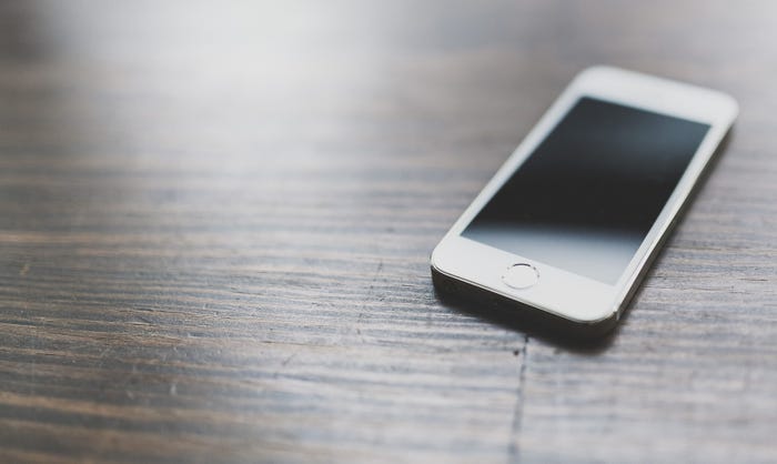 デートに誘われるのを待っているのかも?/Photo by ぱくたそ