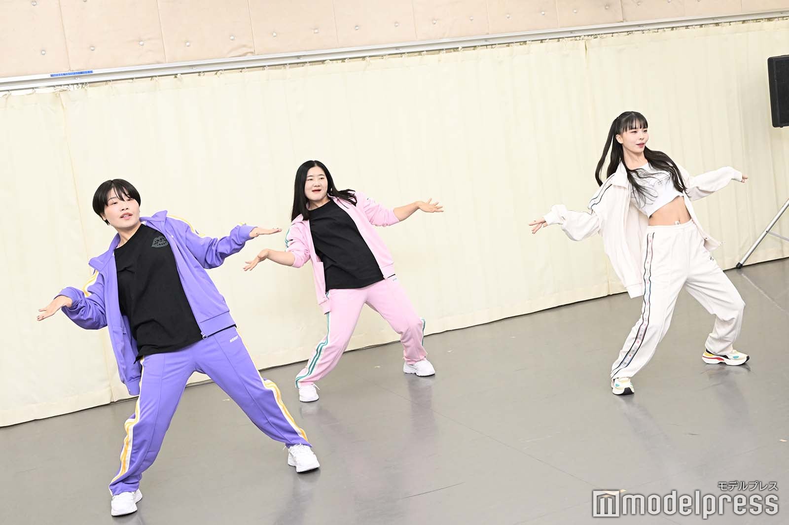 （左から）まひる、よしこ、川口ゆりな（C）モデルプレス