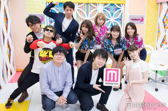 (前列左から)関町知弘、田所仁、妹田佳奈子(後列左から)文田大介、バイク川崎バイク、根建太一、あびる李帆、清水あいり、柳瀬早希、戸田れい (C)モデルプレス