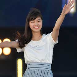 モデルプレス - 新川優愛、強風にも負けない華やかスマイルに歓声<MUSIC FES With RACo2017>
