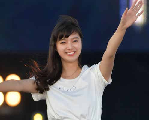 新川優愛、強風にも負けない華やかスマイルに歓声<MUSIC FES With RACo2017>