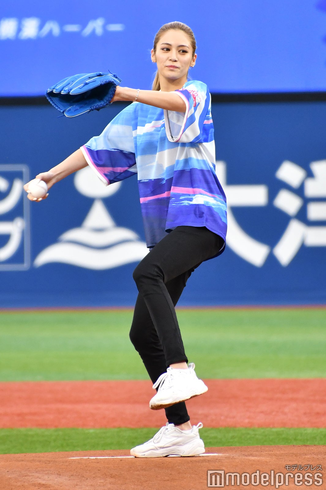 E-girls・楓、人生初セレモニアルピッチングでノーバン「95点」