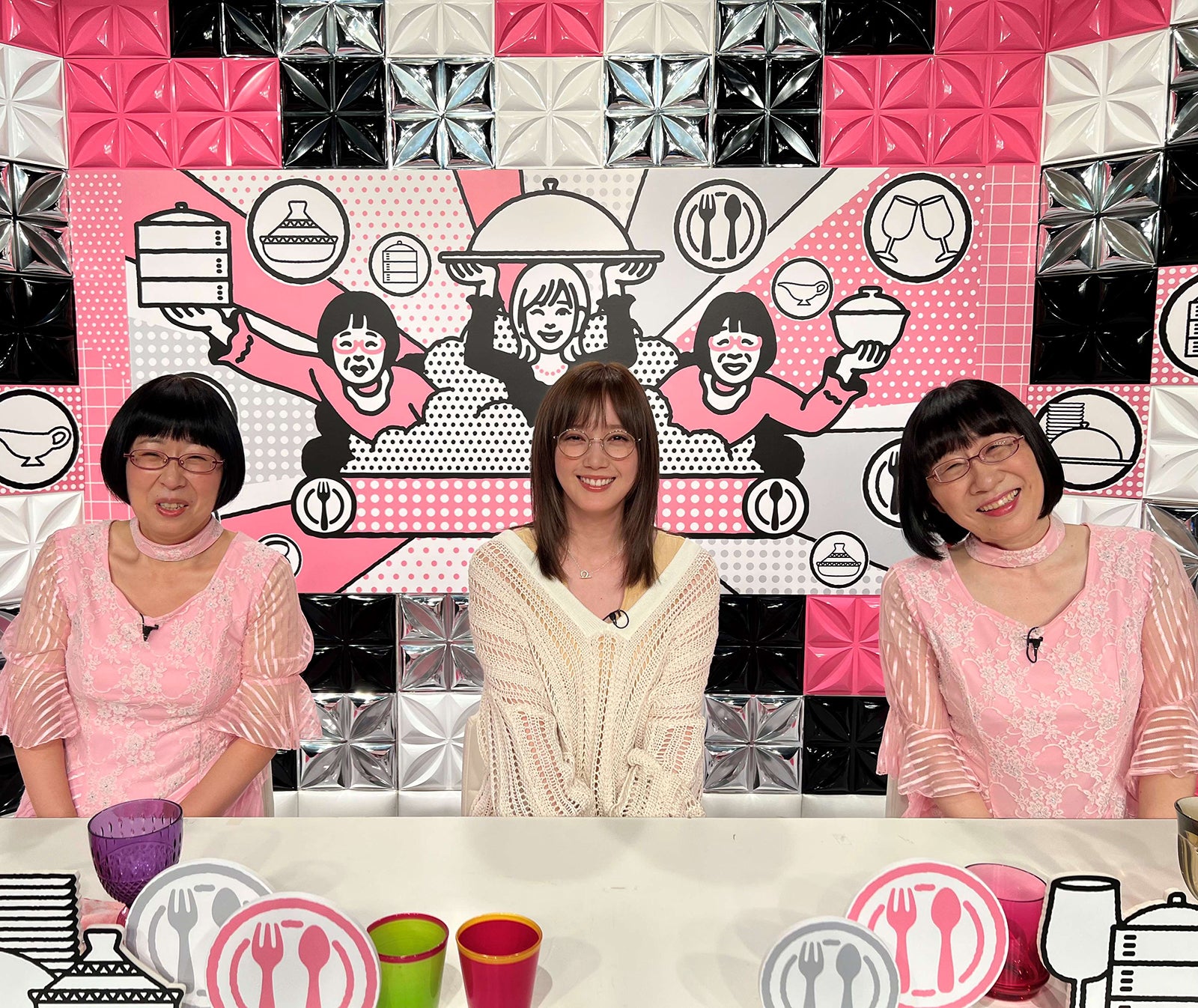 本田翼、メガネ姿で松本まりからのグルメ旅見守る 阿佐ヶ谷姉妹とMC新番組見どころ紹介