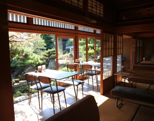 神戸発祥の人気カレーが楽しめるスポットが大阪に誕生