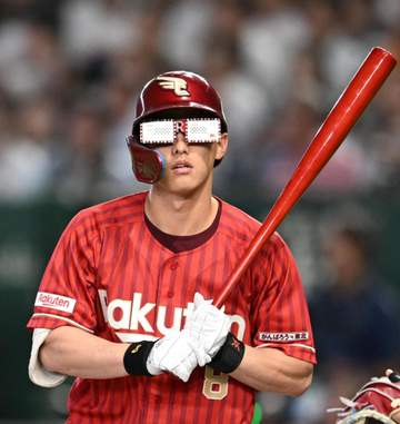 楽天・辰己が“楽天カードメガネ”で登場 まさかの珍アイテムに東京ドームが大爆笑！