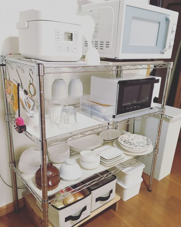 スチールラックを使った収納アイデア術 綺麗なキッチンを保つ整頓方法をご紹介 モデルプレス スチールラックを使った収納アイデア術 綺麗なキッチンを保つ整頓方法をご紹介 モデルプレス