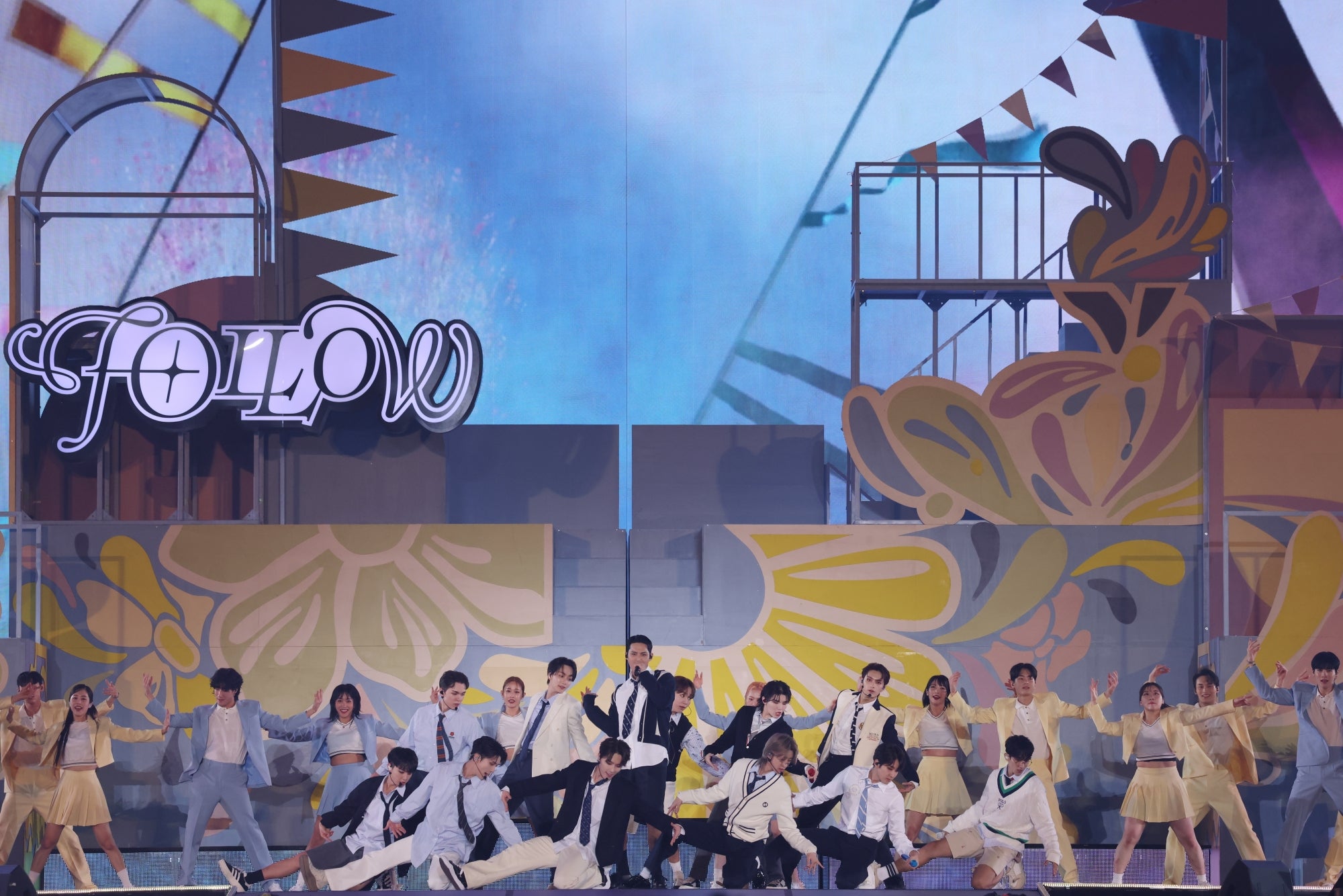 「SEVENTEEN TOUR 'FOLLOW' TO JAPAN」ベルーナドーム公演（P）＆（C）PLEDIS Entertainment