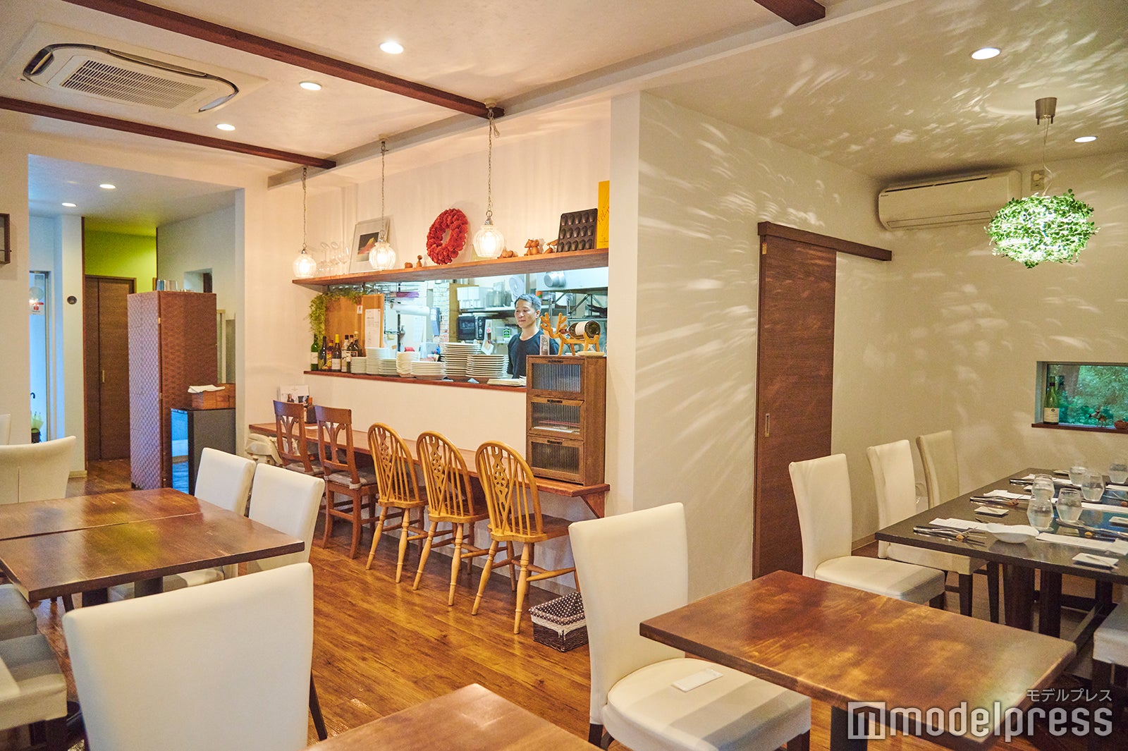 ゆったり過ごせるアットホームな店内（C）モデルプレス