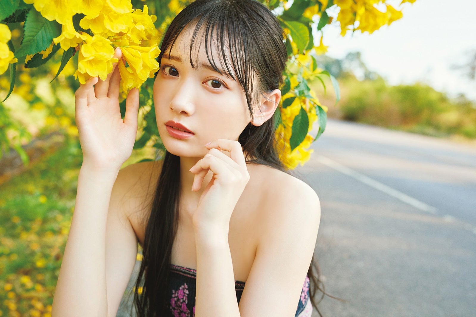 ≠ME鈴木瞳美、美デコルテ魅せの先行カット公開 1st写真集記念イベントも開催決定＜ひとめぼれ＞