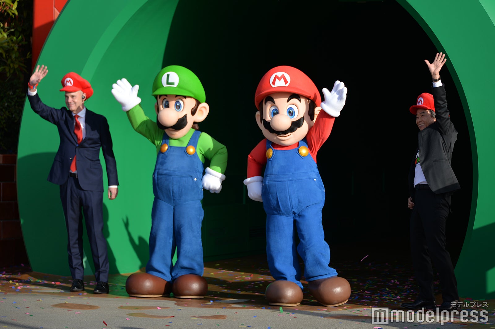 ジャン・ルイ・ボニエ氏、ルイージ、マリオ、宮本茂氏（C）モデルプレス