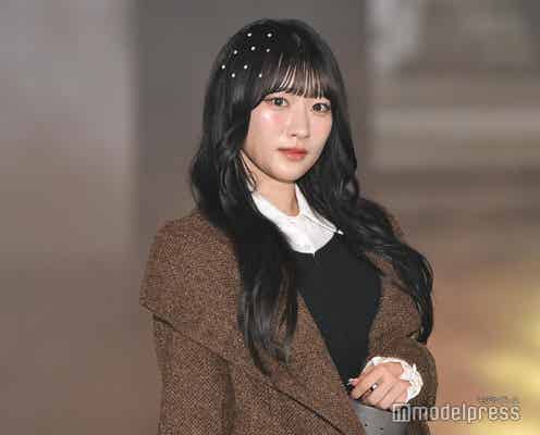 =LOVE齋藤樹愛羅、ミニワンピ×黒タイツで美脚透ける ビッグベルトがアクセント【ガルアワ2025AW】